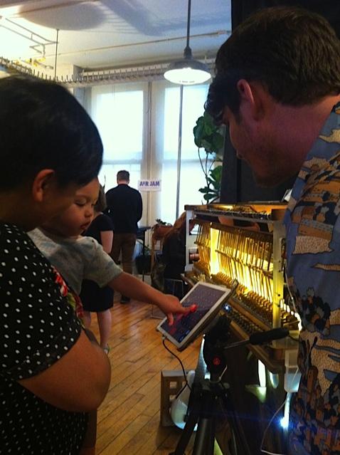 picture of the midi piano player